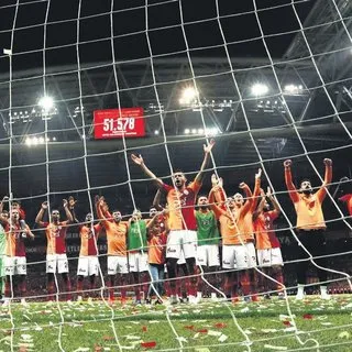 Aslan tahta Kartal taca