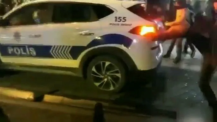 Son dakika haberi: Kadıköy'de polise saldıran vandallarla ilgili flaş gelişme! İstanbul Valiliği açıkladı