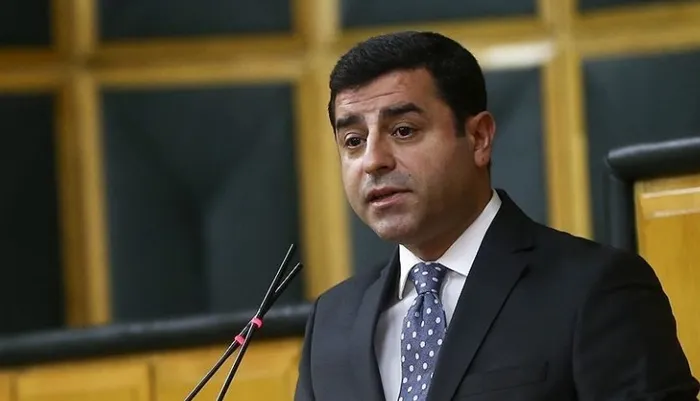 selahattin-demirtas-karari-siyasi-iklimi-degistirir-mi-baskan-erdogan-ve-bahcelinin-cikislari-puslu-havayi-dag-1762488314459.jpg Selahattin Demirtaş kararı siyasi iklimi değiştirir mi? Başkan Erdoğan ve Bahçeli'nin çıkışları puslu havayı dağıttı