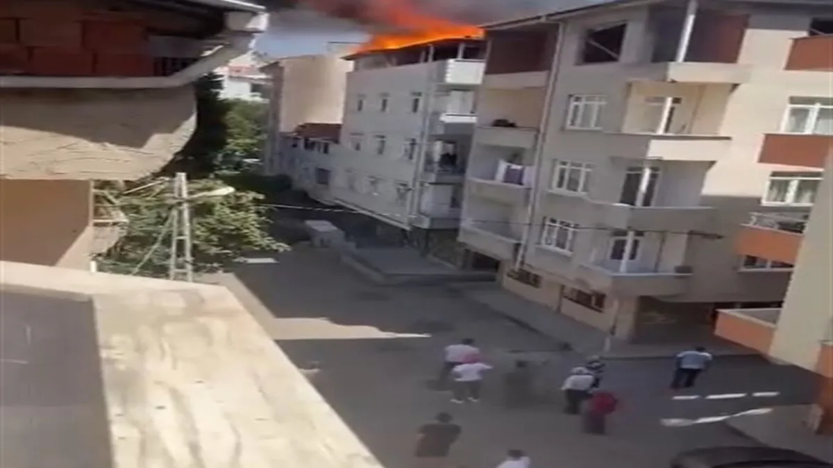 Pendik'te yangın çıkan binanın genel görüntüsü