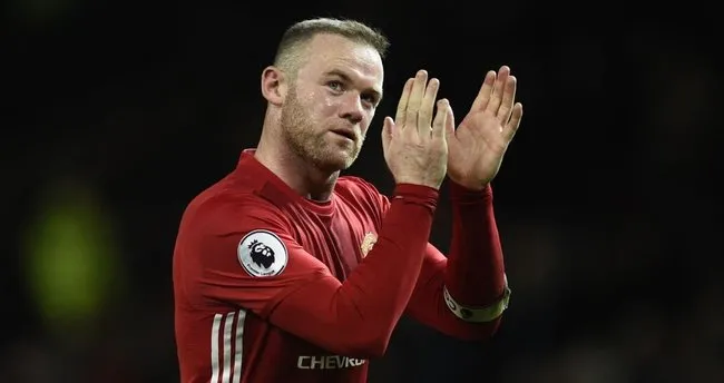 Rooney, Manchester United’da kalacak