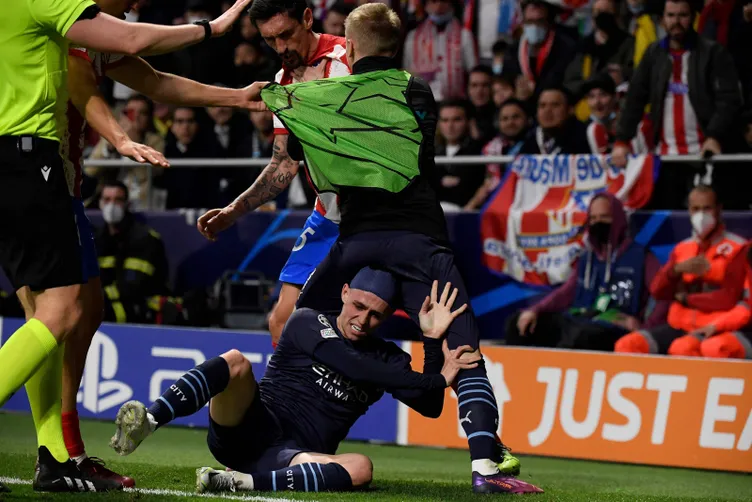 Son dakika: Atletico Madrid - Manchester City maçında ortalık savaş alanına döndü! Dünya yıldızları birbirine girdi, kartlar havada uçuştu…