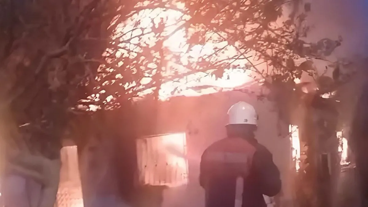 Sobadan çıkan yangın evi küle çevirdi Sobadan çıkan yangın evi küle çevirdi