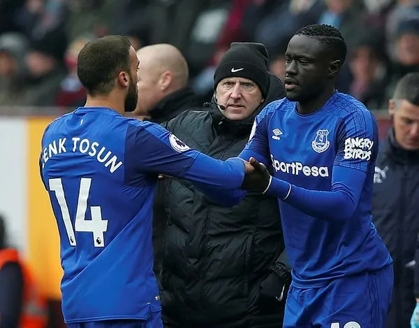 Cenk Tosun Premier Lig'de ilk golünü attı