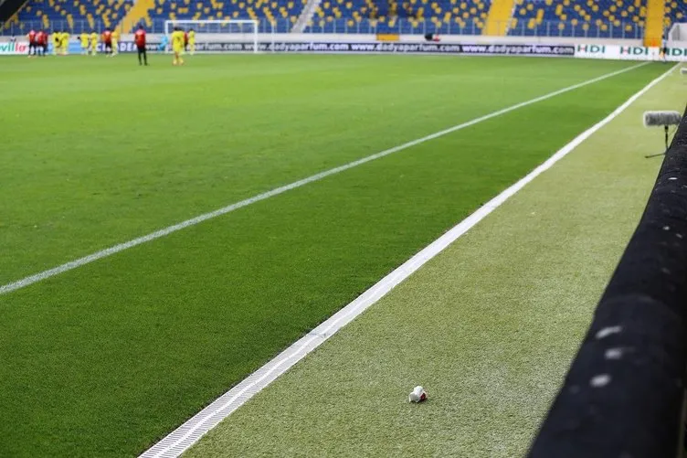 Fenerbahçe'de kaptanlık krizi! Pazubandı kenara fırlattı