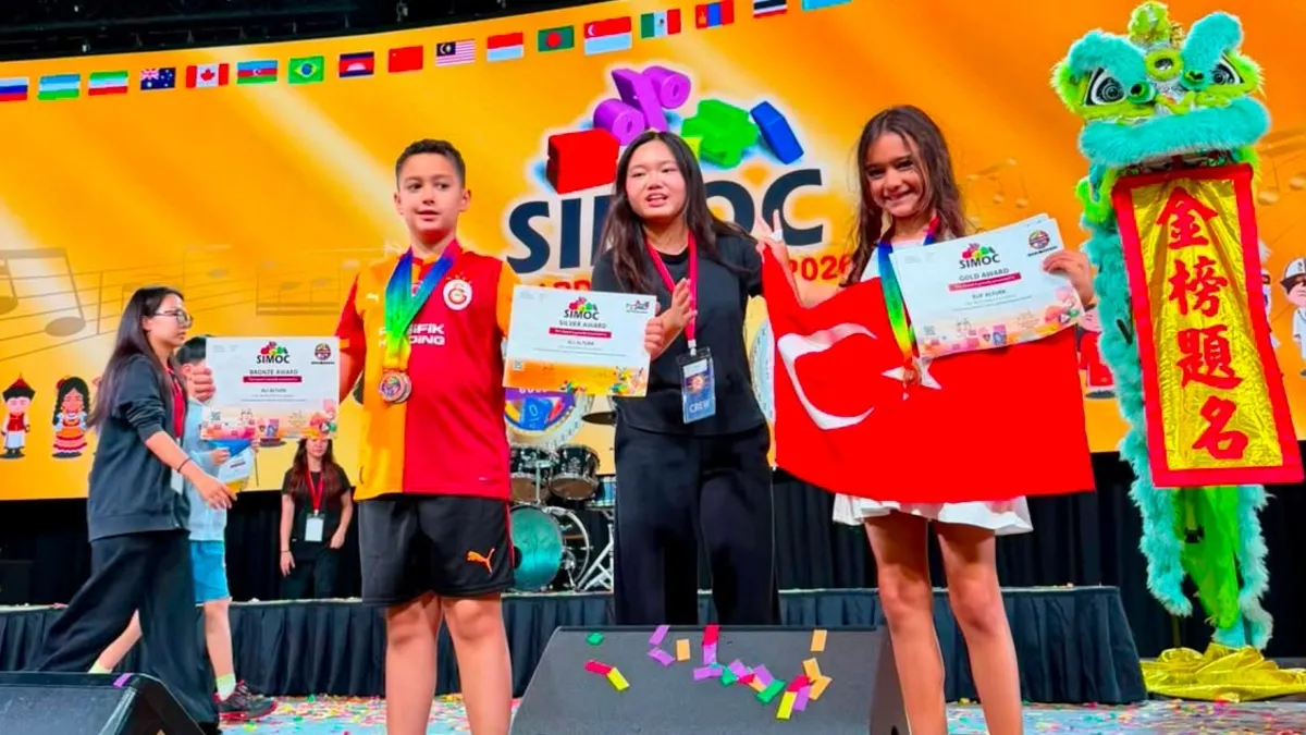 Singapur’daki matematik olimpiyatında gurur günü! İki kardeş kendi kategorilerinde Türkiye birincisi oldu Singapur’daki matematik olimpiyatında gurur günü! İki kardeş kendi kategorilerinde Türkiye birincisi oldu
