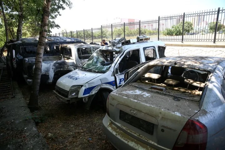 FETÖ'cü hainler 15 Temmuz gecesi polis araçlarını bu hale getirdi