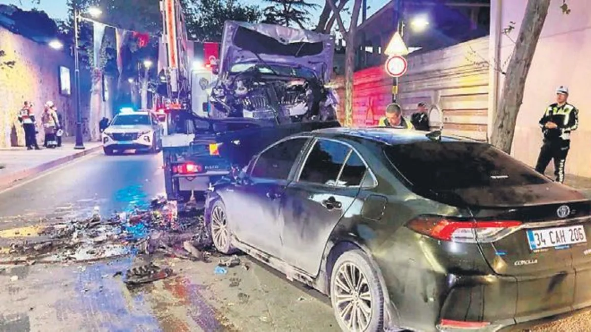 Çırağan Caddesi’nde feci kaza: 1 ölü, 8 yaralı Çırağan Caddesi’nde feci kaza: 1 ölü, 8 yaralı