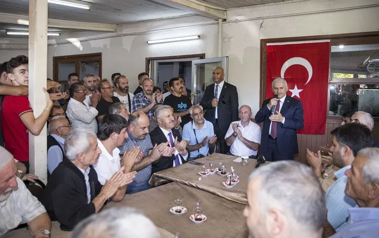 Başbakan Yıldırım, kahvehanede vatandaşlarla sohbet etti