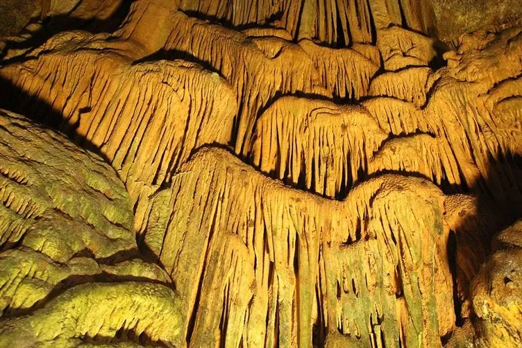 Yerin 15 metre altındaki şifa mağarası