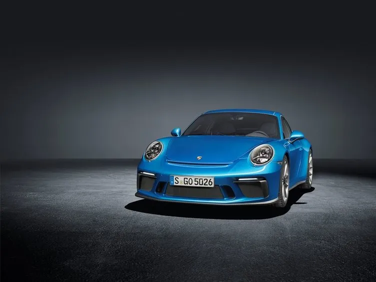 Porsche iki modelinin dünya prömiyerini gerçekleştirdi