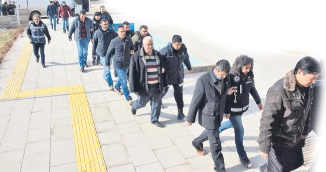 Sakarya’da 18 polise tutuklama