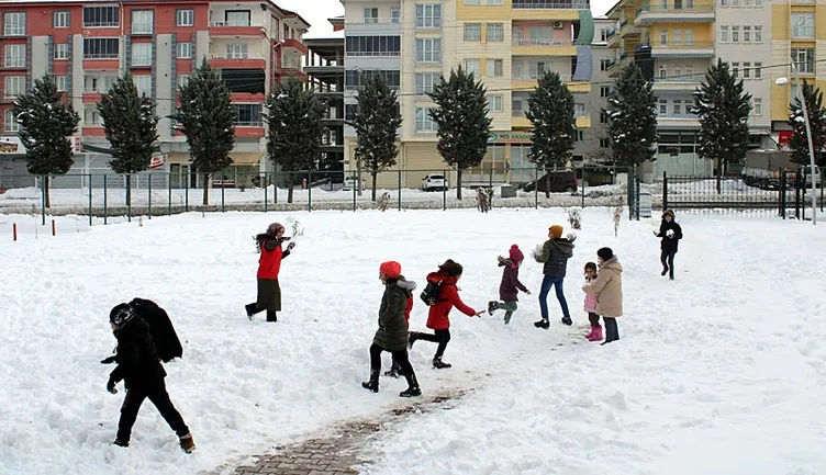 Son dakika: 5 ilde eğitime kar engeli! İşte 28 Kasım’da okulların tatil edildiği iller