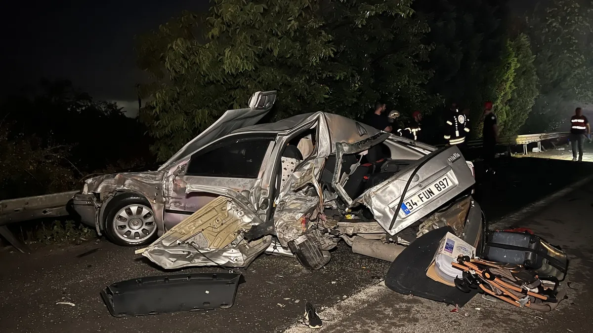 SON DAKİKA… TEM Otoyolu’nda feci kaza! Emniyet şeridinde duran TIR faciaya yol açtı: 1 ölü 3 yaralı SON DAKİKA… TEM Otoyolu’nda feci kaza! Emniyet şeridinde duran TIR faciaya yol açtı: 1 ölü 3 yaralı