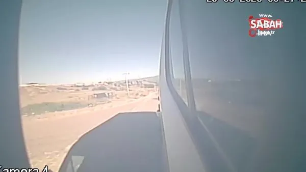 Minibüsle kamyonun çarpıştığı korku dolu kaza anları kamerada | Video