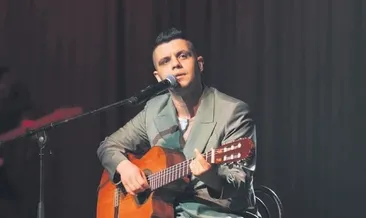 2 buçuk saatte 38 şarkı söyledi