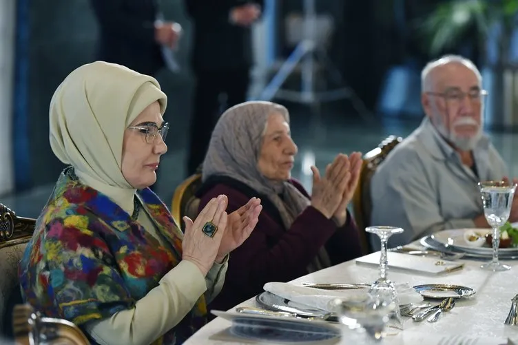 First Lady Emine Erdoğan huzurevi sakinleriyle iftarda buluştu: Kökleriyle bağı güçlü olan ağacı, hiçbir rüzgar yıkamaz
