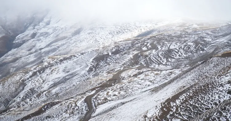Muş’ta mevsimin ilk karı yağdı