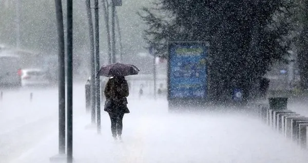 meteorolojiden-ankaraya-sari-kodlu-uyari-valilik-vatandaslari-sel-ve-kuvvetli-ruzgara-karsi-uyardi-1631631442116.jpg
