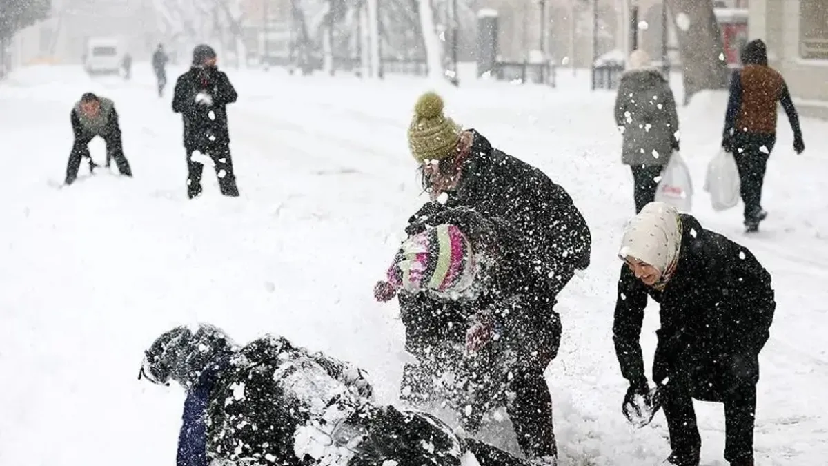 İstanbul'da yarın okullar mi? O illerde eğitime bir gün ara verildi! İşte 2 Ocak kar tatili olan iller listesi