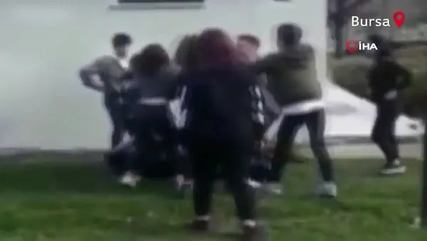 Son dakika: Bursa'da utanç verici olay! Genç kızların tekme tokat sevgili kavgası kamerada | Video