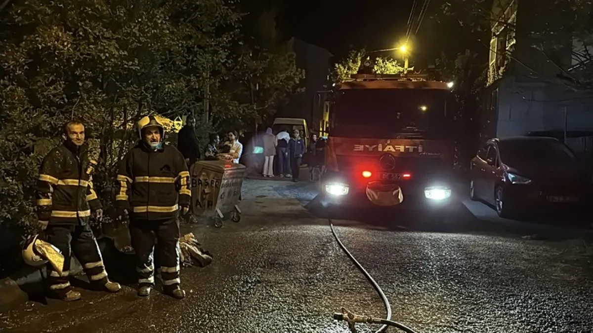 Karabük’te apartmanda çıkan yangın itfaiye ekiplerince söndürüldü Karabük’te apartmanda çıkan yangın itfaiye ekiplerince söndürüldü