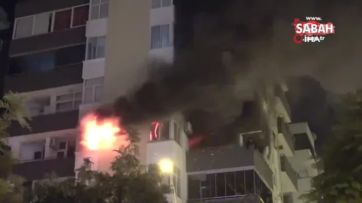 Sinir krizi geçiren genç oturduğu evi ateşe verdi, balkona çıkıp sigara içti | Video