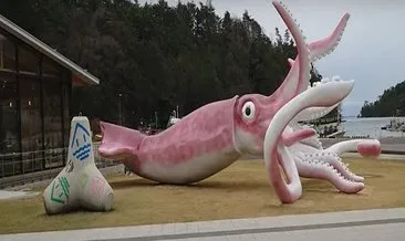 Koronavirüs yardımları heykele gitti! 25 milyon dolarlık mürekkep balığı heykeli