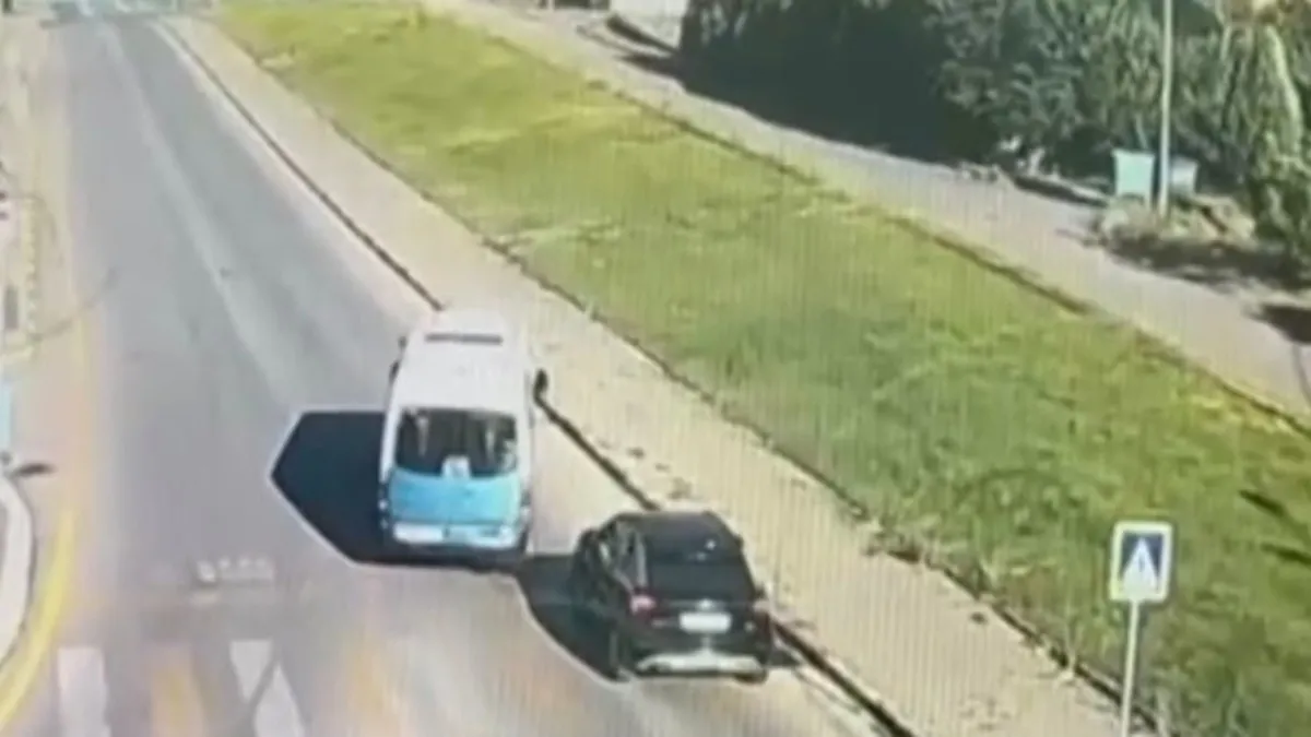 Sakarya'da bir savcı ile toplu taşıma aracı sürücüsü arasında yaşanan trafik tartışmasına ait yeni görüntüler soruşturmaya dahil edildi.