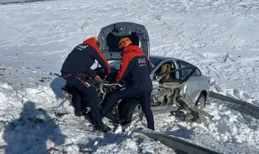 Ağrı'da şarampole uçan araçta can pazarı! AFAD ekipleri hayat kurtardı #agri