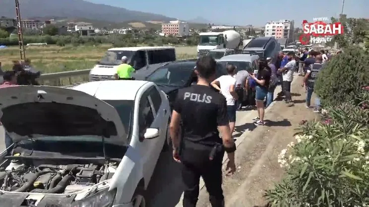 Hatay'da 7 araç birbirine girdi, cip otomobilin üzerine kaldı | Video