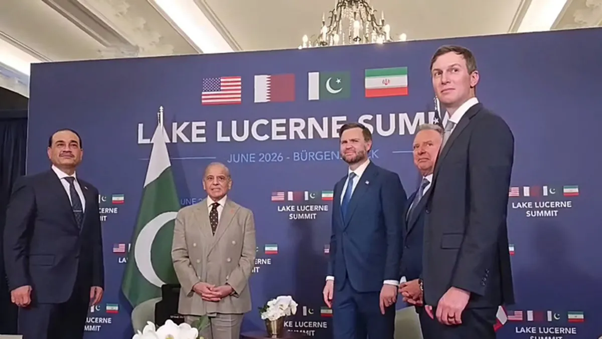 Türkiye, Pakistan, Mısır ve Suudi Arabistan dışişleri bakanları toplantı halinde.