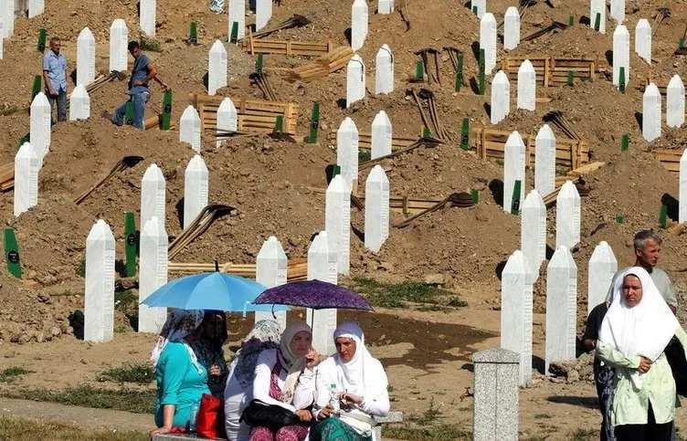 Srebrenitsa soykırımının 17. yıl dönümü