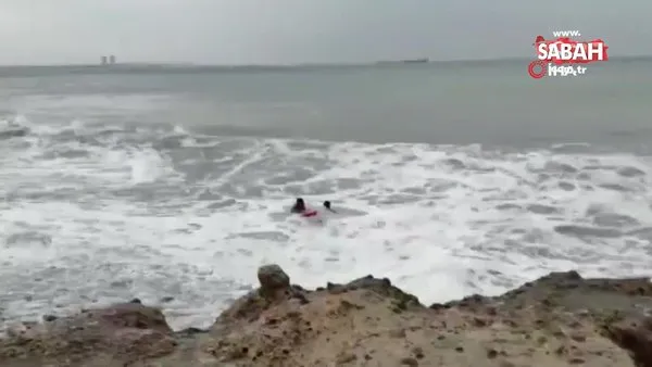 Fırtınada zıpkınla balık avına çıkan baba oğlu sahil güvenlik kurtardı