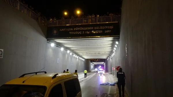 yer-antalya-motosikletin-kontrolunu-kaybedip-metrelerce-suruklendi-18-yasindaki-mehmet-ege-hayatini-kaybetti-m-1789368625032.jpg