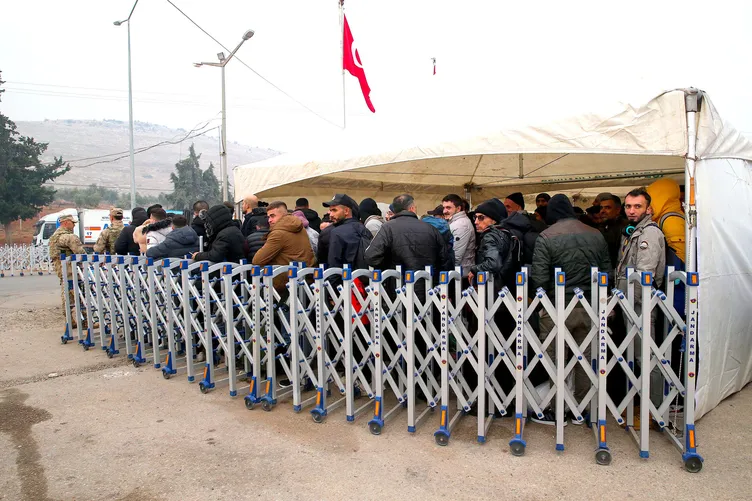 SON DAKİKA | Suriyelilerin onurlu ve düzenli geri dönüşü için düğmeye basıldı! İki aşamalı plan hazır