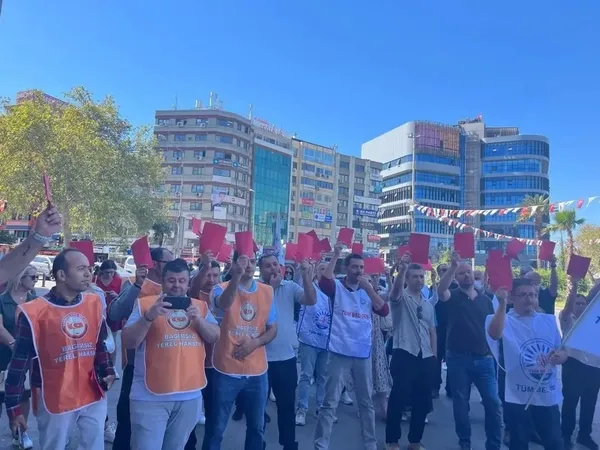 konak-belediyesinde-memurlardan-baskan-mutluya-kirmizi-kart-1790273553663.jpg