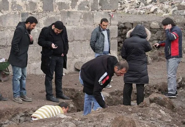Jitem'in karargahından kemik fışkırdı