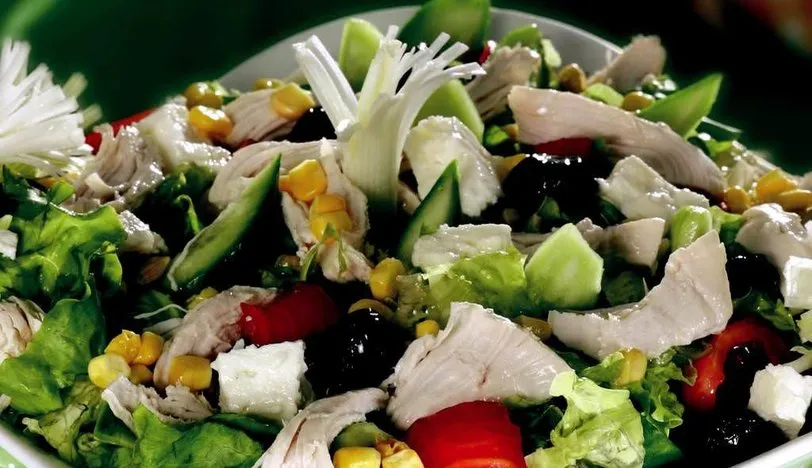 Izgara Tavuklu Salata