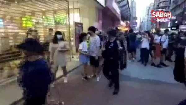 Hong Kong'da 12 yaşındaki çocuğa tepki çeken gözaltı | Video