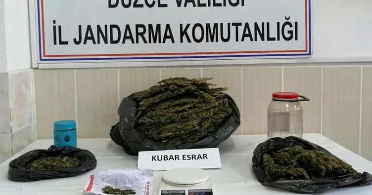 Jandarma ekipleri 4 kilo uyuşturucu yakaladı