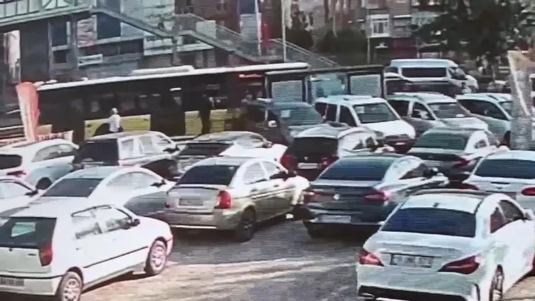 Avcılar’da İETT şoförü fenalaştı: Yolcular panik oldu!