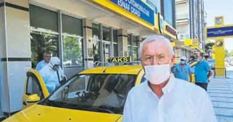 İzmir’deki taksiler dezenfekte ediliyor