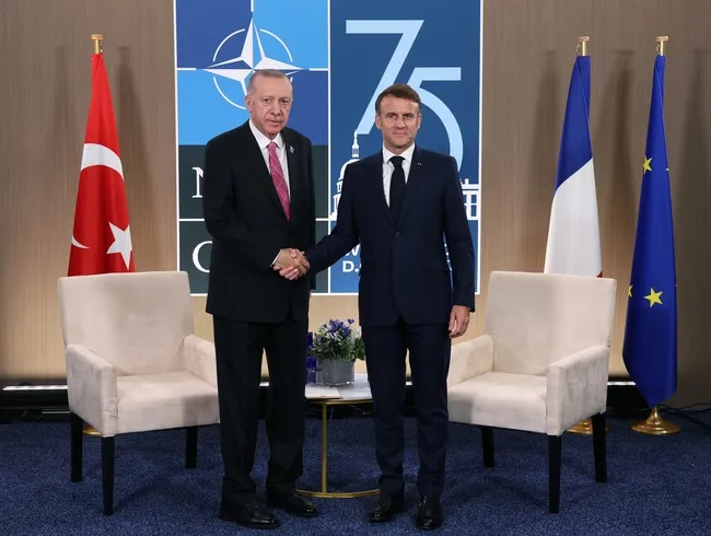 son-dakika-baskan-erdogan-nato-zirvesinde-zelenski-ile-gorustu-turkiye-baris-icin-her-girisime-hazir-1720718590014.jpg