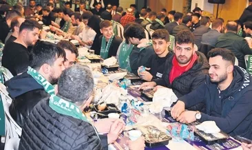 Sahuru gençlerle kütüphanede yaptı