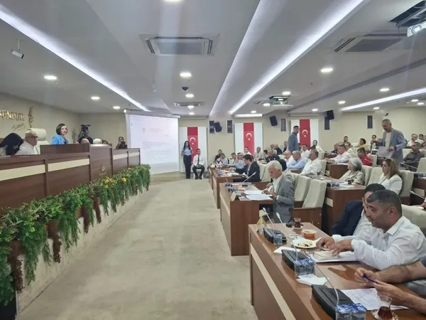 karabaglarda-fikra-gibi-olay-kapali-pazar-yerini-terk-edip-sokak-pazar-yerine-donuldu-1783758829995.jpg