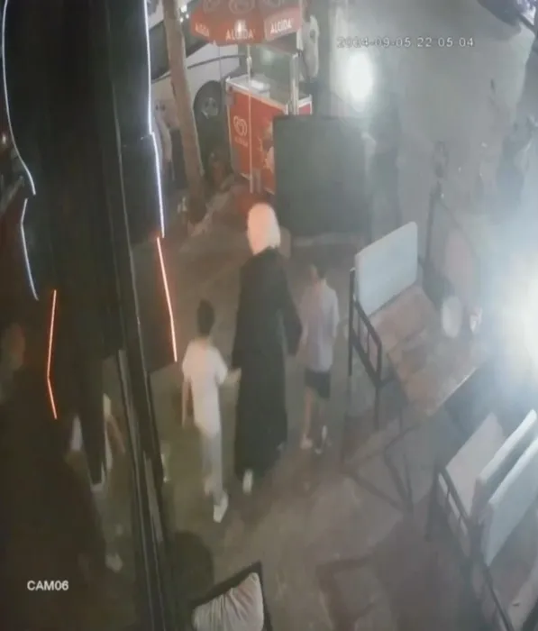 İstanbul’da korkunç anlar: 3 maskeli saldırgan kafeyi taradı