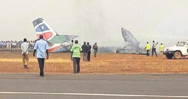 Uçak düştü: 14 yaralı