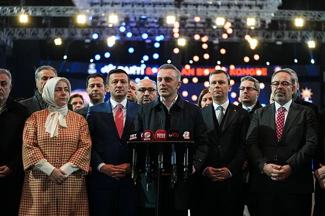 ak-partide-8-olagan-buyuk-kongre-hazirliklari-tamamlandi-baskan-erdogan-hangi-mesajlari-verecek-1740251284744.jpeg