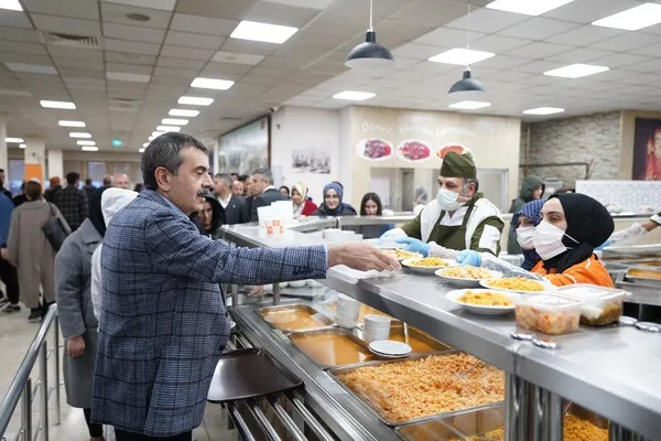 milli-egitim-bakani-tekin-erzurumda-ogrencilerle-iftar-yapti-1711610056905.jpg